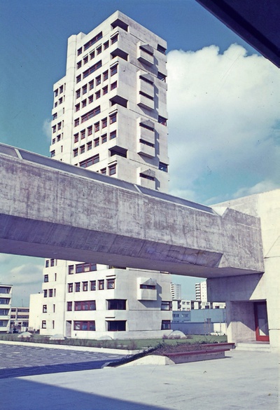 Karl Schwanzer, WIFI, Internatsturm, St. Pölten, NÖ,
1965–1972, Internatsturm 1999 abgerissen.