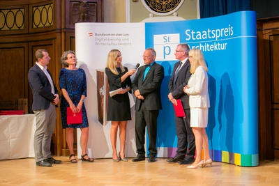 Arch. DI Erwin Stättner, Arch. DI Corinna Toell | Franz&Sue, Nina Kraft, Moderation, LR Mag. Johannes Tratter, Tiroler Landesregierung, Dir, PD Dr. Wolfgang Meighörner, Tiroler Landesmuseen, Bundesministerin Dr. Margarete Schramböck