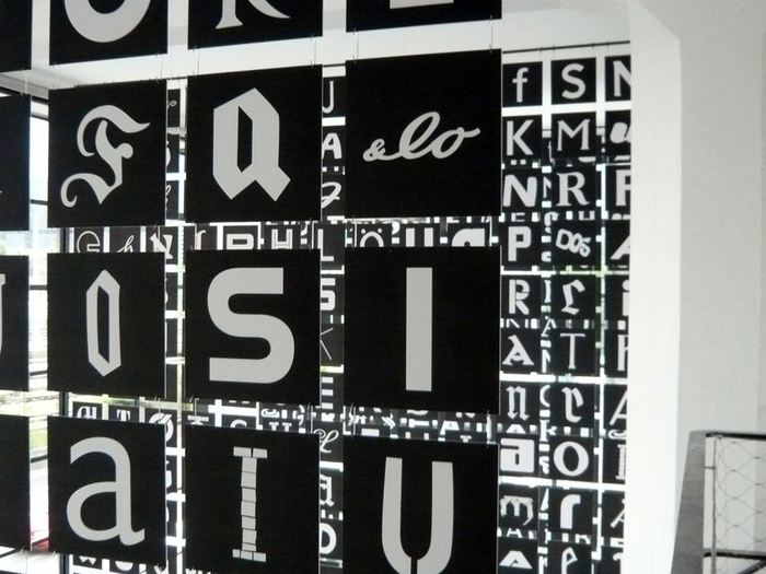 Installation "Alphabet Innsbruck" im aut, © aut