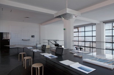 Blick in die Ausstellung "Dietmar Feichtinger: Wege und Orte" im aut