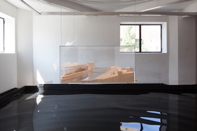 Blick in die Ausstellung "Dietmar Feichtinger: Wege und Orte" im aut