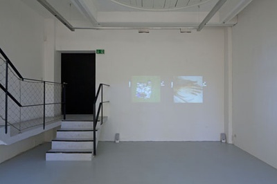 eins zu zwei – zwei zu eins – Blick in die Ausstellung im aut – Charles and Ray Eames: "Powers of Ten", 1968 – Double Image Videoremix, EOOS, 2012; Bildnachweis: © B&R