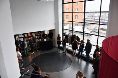 Eröffnung der Ausstellung "Harun Farocki, Antje Ehmann: Arbeitsverhältnisse" im aut mit Antje Ehmann und Arno Ritter.