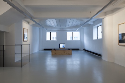 Blick in die Ausstellung "Harun Farocki, Antje Ehmann: Arbeitsverhältnisse" im aut.