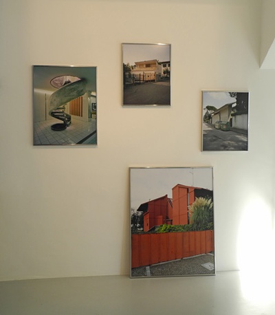 Blick in die Ausstellung im aut – Raum 2: 27 Projekte entlang der Themen Oberfläche, Materialität, Farbe, Fassaden und Dächer, 
Bildnachweis: © Werner Feiersinger