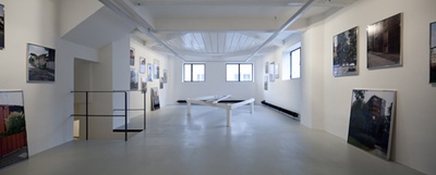 Blick in die Ausstellung "Italomodern" im aut