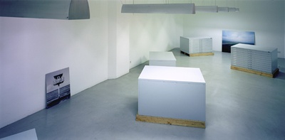 Blick in die Ausstellung "Nikolaus Schletterer: Lagerhaus"