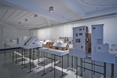 Blick in die Ausstellung "Rebuild: Figures of Space" im aut – © Günter Richard Wett