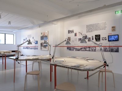 Blick in die Ausstelllung "Widerstand und Wandel. Über die 1970er-Jahre in Tirol" im aut