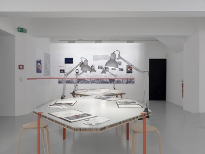 Blick in die Ausstelllung "Widerstand und Wandel. Über die 1970er-Jahre in Tirol" im aut