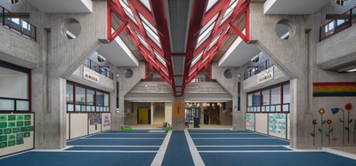 Günther Norer mit Margarethe Heubacher-Sentobe, Volksschule Vomp, 1972 – 74