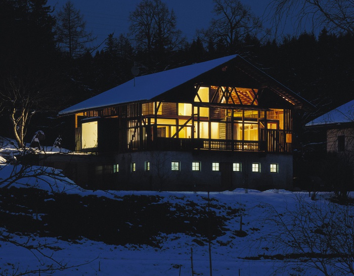 Auszeichnung des Landes Tirol für Neues Bauen 2006: „Wohnen im Heu“, Lans, 2003–2004 (Architektur: Martin Scharfetter)