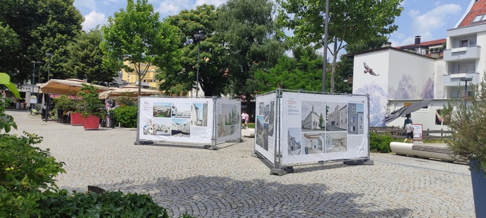 Ausstellung "Neues Bauen in Tirol 2024" im Stadtpark in Kufstein