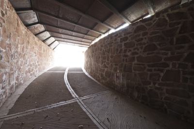 Tiefgaragenabfahrt bei Schloss Gandegg. Überetsch