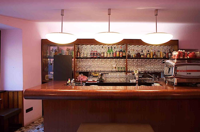 Walter Angonese, Manfred Alois Mayr: Bar "Zum lustigen Krokodil", Kaltern, 2006, © Günter Richard Wett