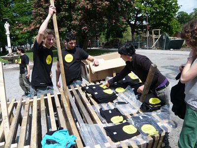 "Architektur die brennt" – Im Innsbrucker Waltherpark bauen StudentInnen neue Ansichtsexemplare.