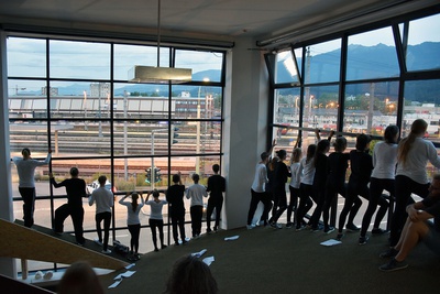 Theaterperformance "Fatzer ± Hyperion" in der "sozialen Landschaft" von Snøhetta