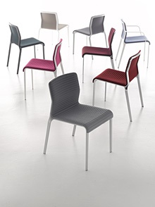Sessel aus der Serie "Bend"