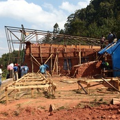 Bau eines Versammlungs­gebäudes, Mdabulo/Tansania