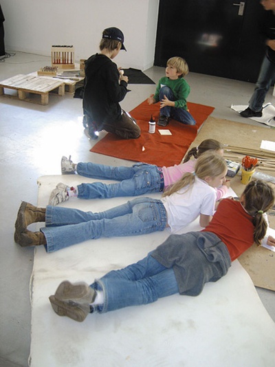 Fotos von Workshops und Exkursionen im Rahmen von "aut: kids"