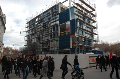 Bürogebäude Nikolaiplatz 5 von BRAMBERGER [ a r c h i t e c t s ] in Zusammenarbeit mit dem Atelier Thomas Pucher Bauherr: Markus Kovac