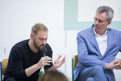 Symposium Wenn gute Schulen Schule machen, Karlheinz Boiger, Hohensinn Architektur, Christian Kühn, Professor an der TU-Wien / Abteilung Gebäudelehre und Entwerfen (v.l.)