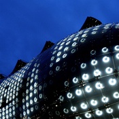 Kunsthaus Graz, BIX-Fassade – © Katharina Loefstroem_UMJ Kunsthaus Graz, BIX-Fassade