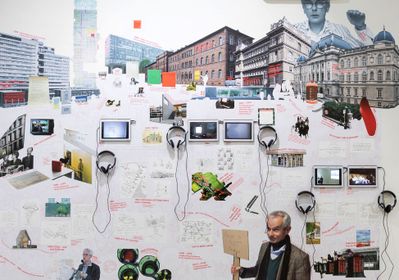 Verbildlichter Lebenslauf von Joost Meuwissen in der Ausstellung "Don't Stop Thinking" im HDA