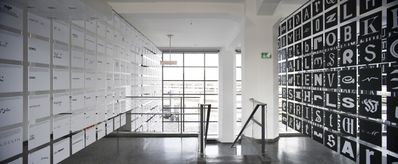 Installation "andreas uebele: alphabet innsbruck" im aut