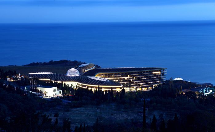 Hotel Yalta Nacht, Foto: Foster+Partner