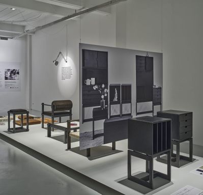 Blick in die Ausstellung "Egon Rainer: Ordnung und Lebendigkeit" im aut